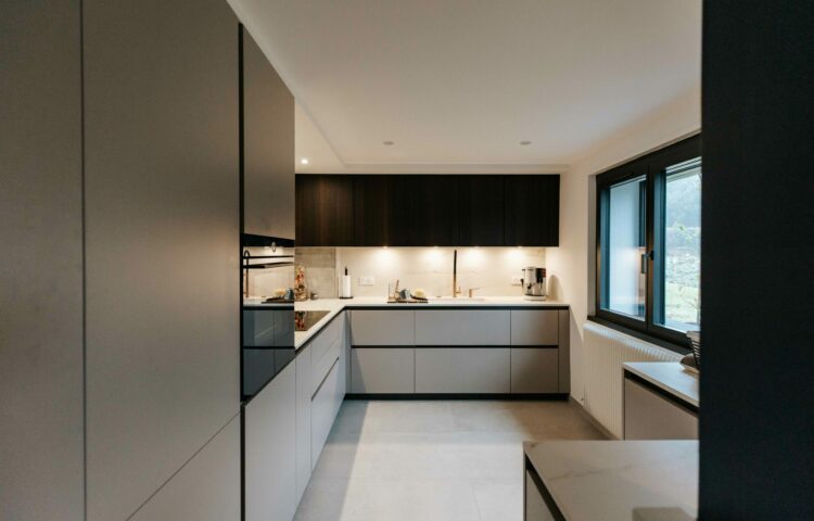 entreprise de rénovation Annecy cuisines, salle de bains et espace de vie sur mesure