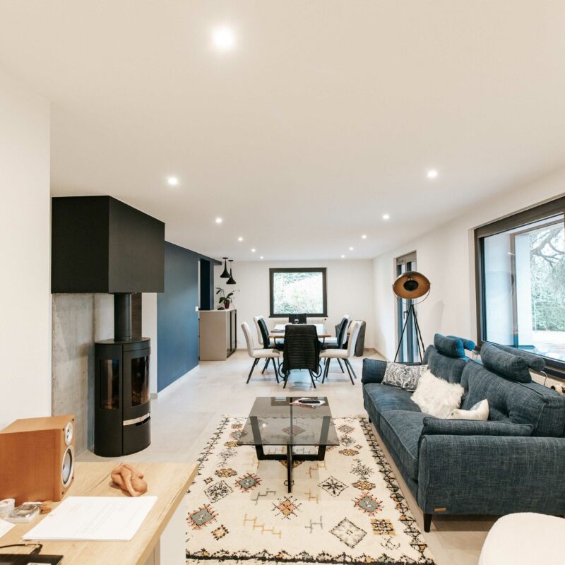 photo d'un salon rénové par nuances à Annecy spécialiste en rénovation intérieure