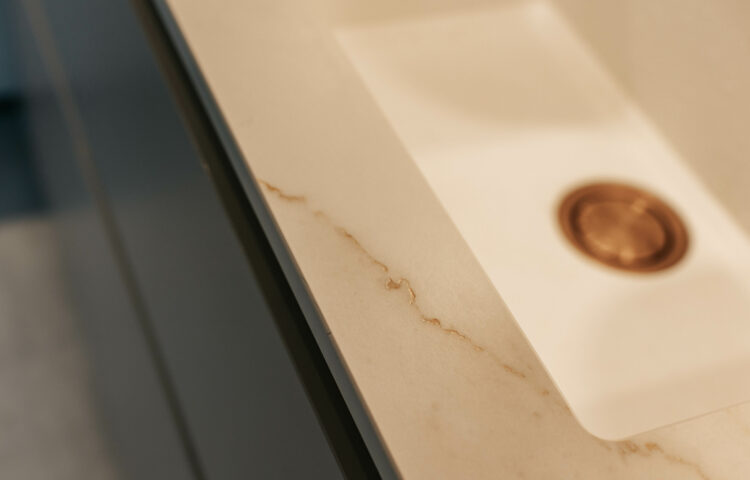 entreprise de rénovation Annecy plan de travail de cuisine sur mesure