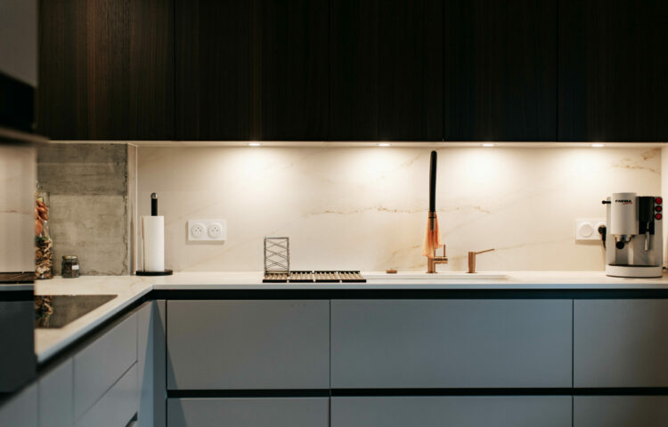 entreprise de rénovation Annecy cuisines, salle de bains et espace de vie sur mesure