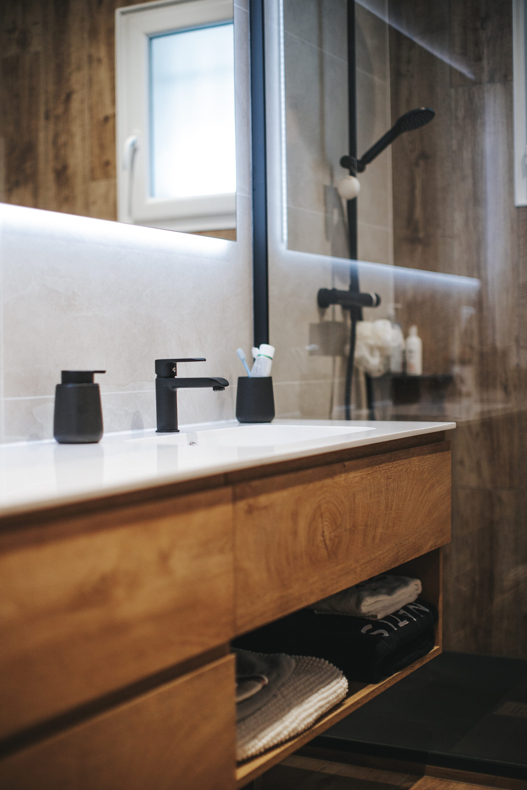 entreprise de rénovation Annecy cuisines, salle de bains et espace de vie sur mesure