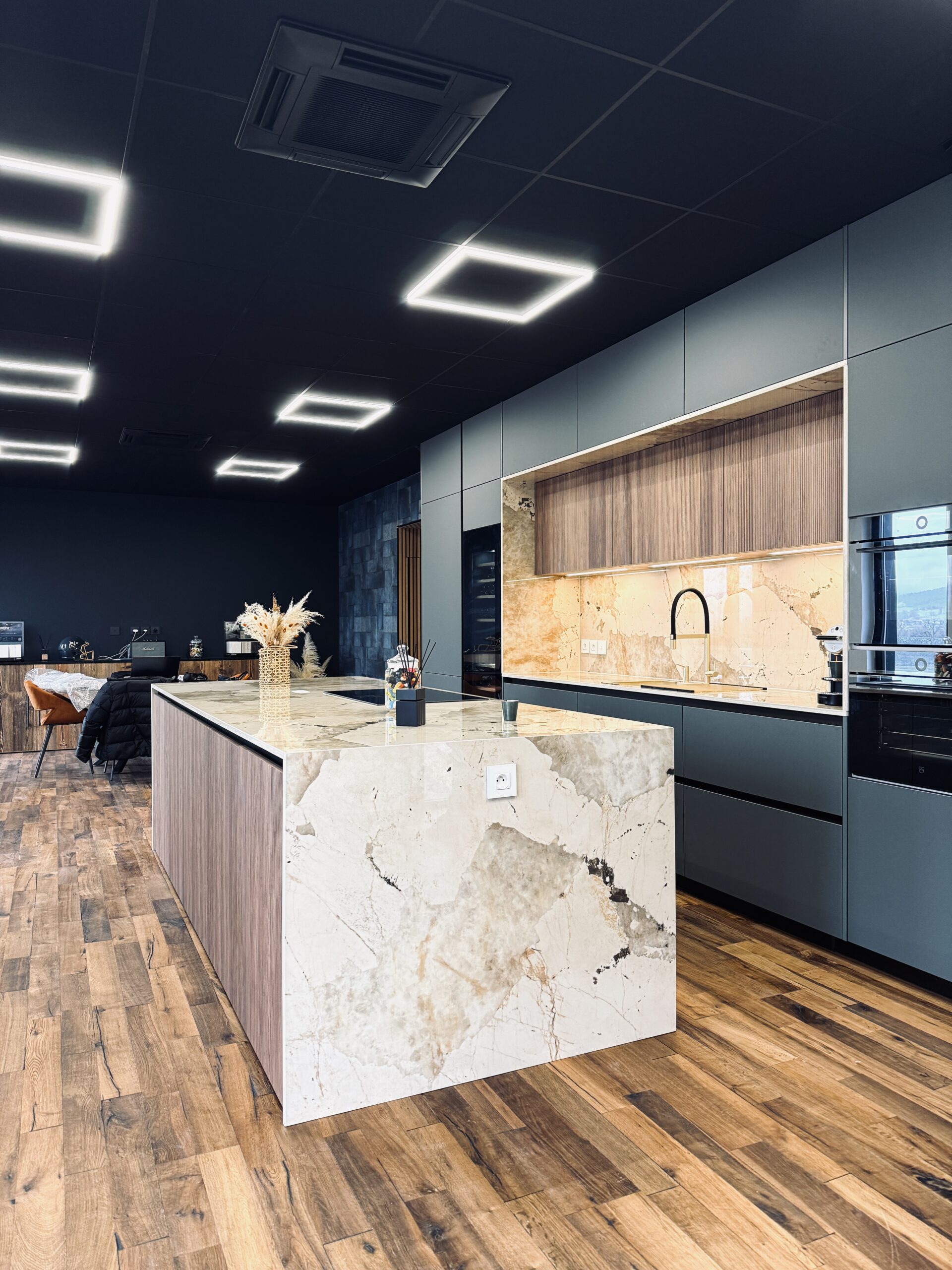 showroom de nuances à annecy, spécialiste en cuisines, salles de bains, travaux de rénovation