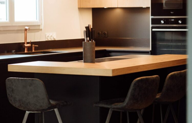 entreprise de rénovation Annecy cuisines, salle de bains et espace de vie sur mesure