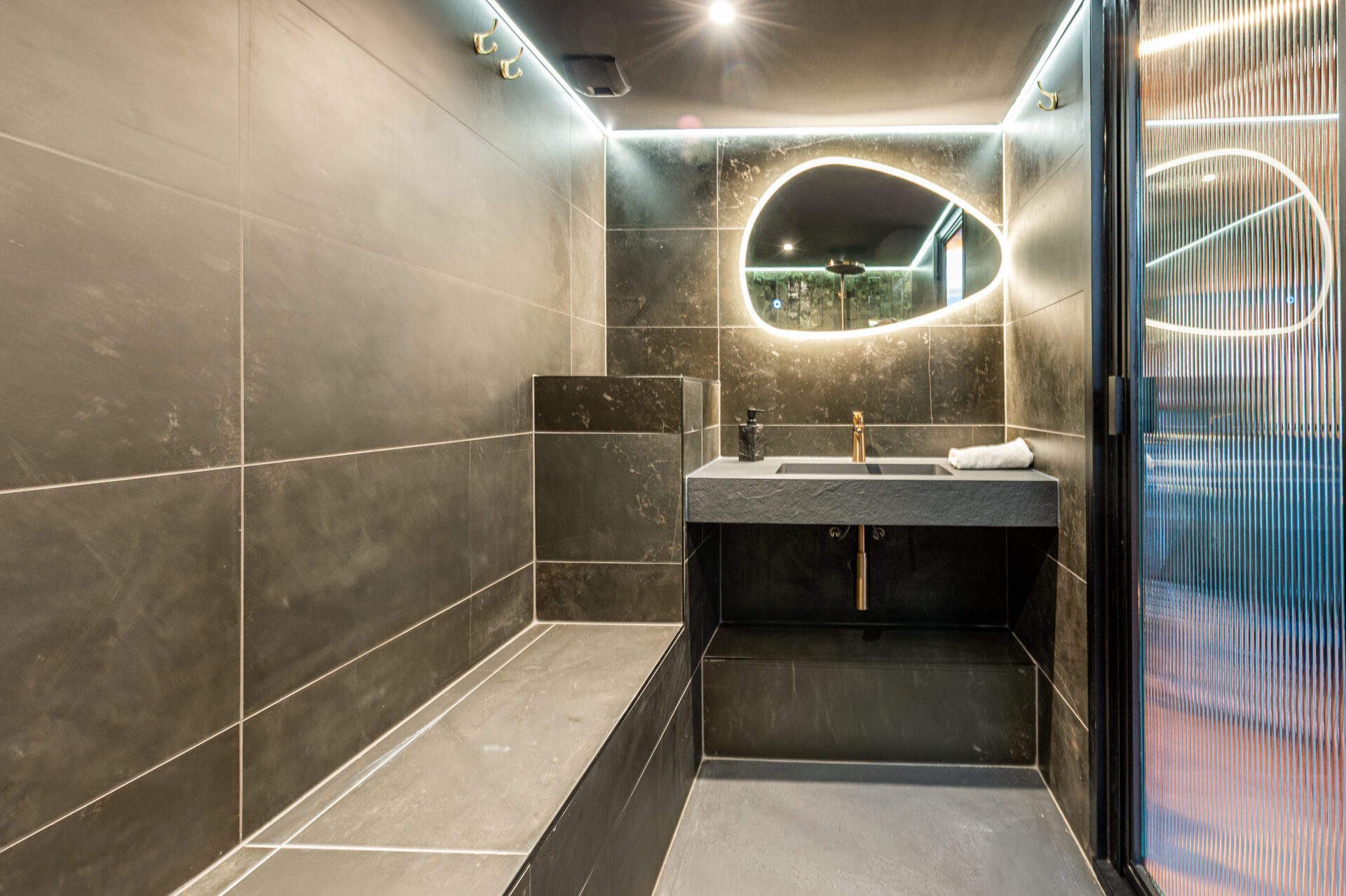 salle de bains à annecy style spa sur mesure par nuances creation