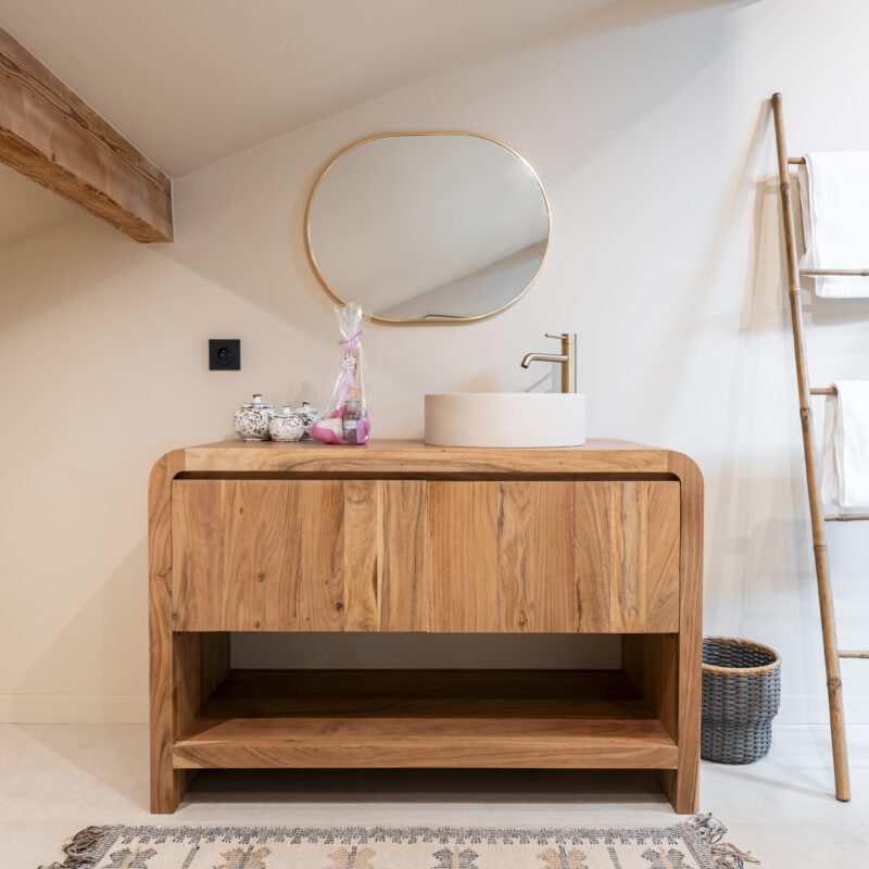 salle de bains dans suite parentale avec baignoire et décoration à annecy