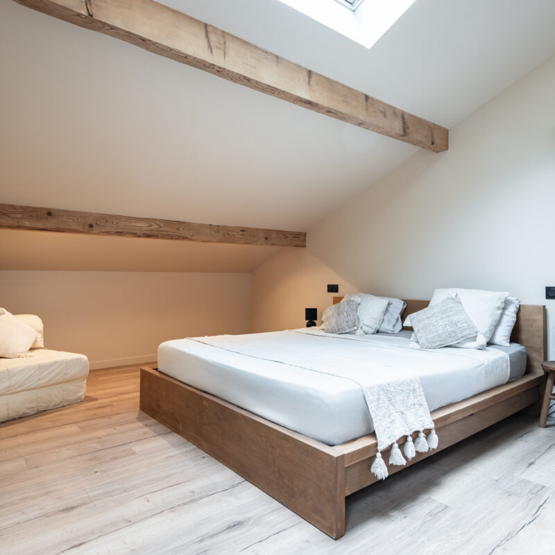 salle de bains dans suite parentale avec baignoire et décoration à annecy
