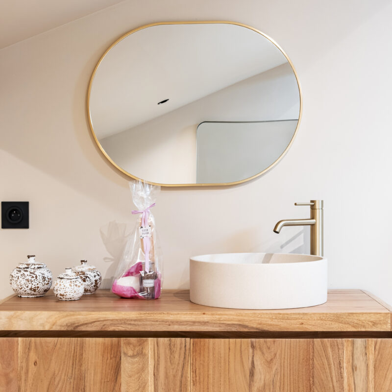 salle de bains dans suite parentale avec baignoire et décoration à annecy
