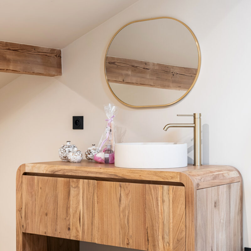 salle de bains dans suite parentale avec baignoire et décoration à annecy